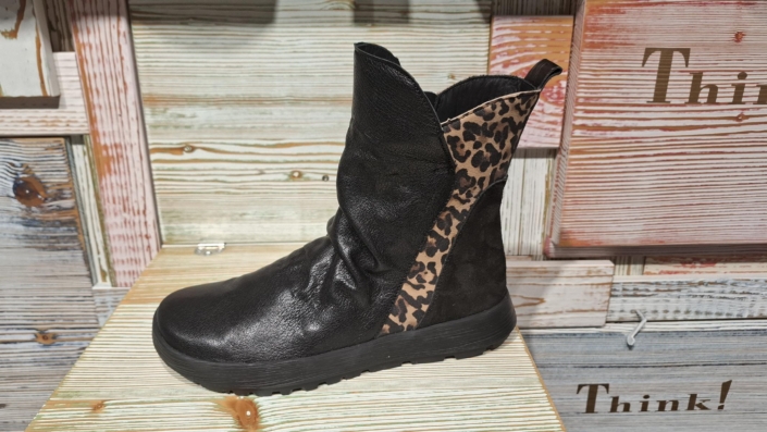 Think! Comoda schwarz 199,- €