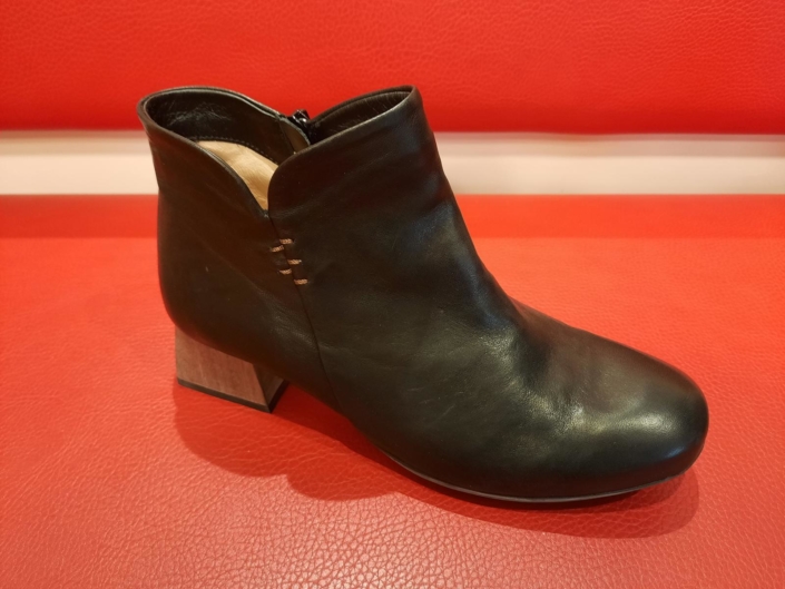 Think Delicia schwarz 199,- €