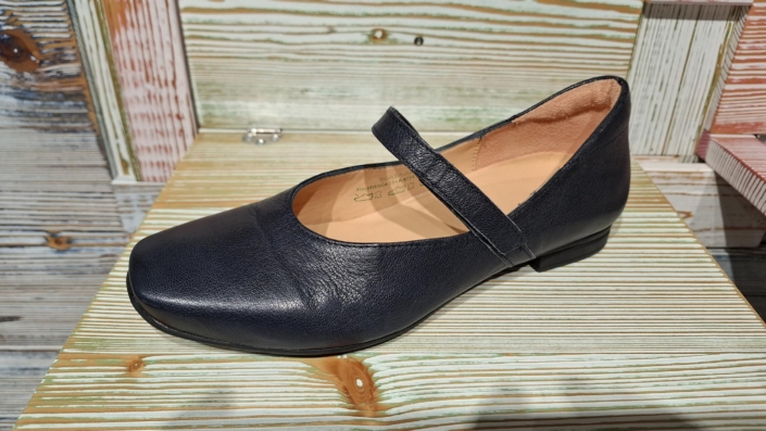 Think! Gaudi navy 159,- €